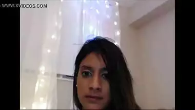Indian cam girl Aparna showing her hot ass