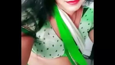Hot marwadi housewife bhabhi roshni milky navel cleavage show