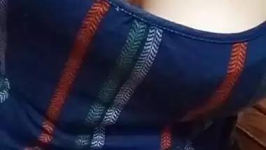 Desi girl show boob selfie video