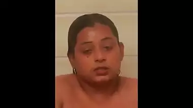 doodhwali mona bhabhi shower