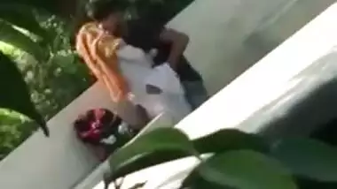 Outdoor Desi mms clip of teen in sari caught having sex with lover