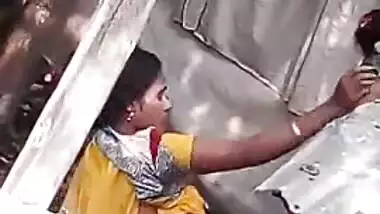 Neighbour bhabhi aunty nude bath secretly captured on XXX video