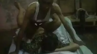 Desi village bhabi fucking with ld father in lw