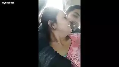 mumbai couple in car romance