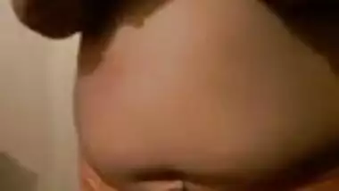 Huge boobs mallu aunty saree tease 