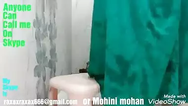INDIAN MOM FINGRING IN BATH AND PUT TOOTHBRUSH IN HER PUSSY