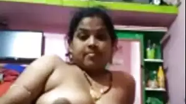 HUNGRY INDIAN WIFE DILDOING HER HORNY PUSSY VEGETABLE