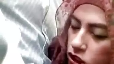 Hijabi Teen Sucks Dick in Car