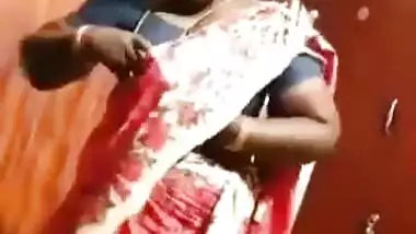 Mallu Bhabhi Wearing Saree