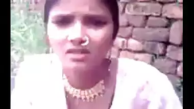 Northindian Girl remove her dresses and show her NUdely