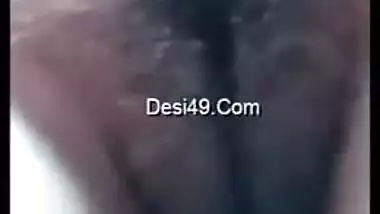 MILF Desi twat in XXX webcam show makes a guy go crazy with lust