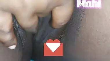 Tamil Aunty (mahi) Showing Pussy And Fingering With Petticoat