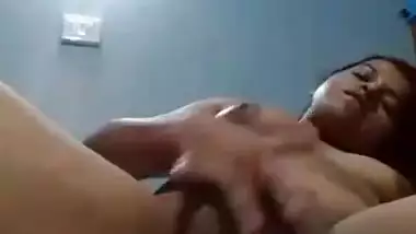 Desi girl stripping cloths & fingering her pussy hot video