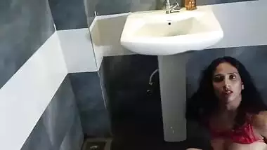Indian Hot Couple Sex In Bathroom