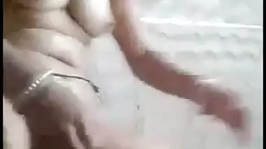 Bhabi shaving pussy