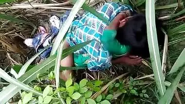 Dehati Lovers Having Sex In A Grass Field