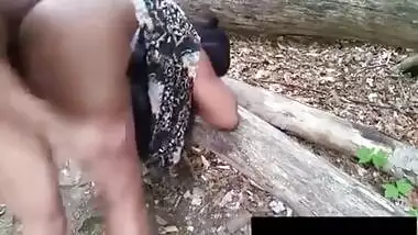 Big Booty Enjoys Quick Outdoor Sex With Tamil Aunty