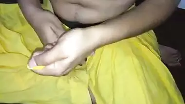 Horny Indian bhabhi touching herself
