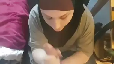 British Pakistani Muslim Hijab Sucking Cock