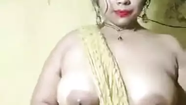 Giant Indian Big Boobs Aunty With Shawl