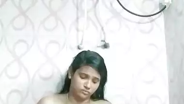 Desi Famous Bank Employee personal videos leaked -7