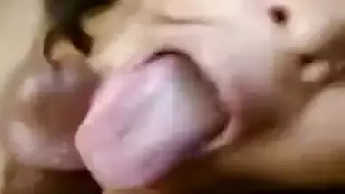 HOT INDIAN MARRIED LADY SUCKING COCK