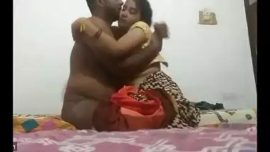 Desi cute bhabi in saree sex