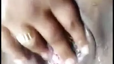 Busty aunty pussy fingering show sex video Kannada