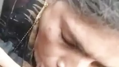 Telegu Desi XXX wife gives a good blowjob in a car MMS video