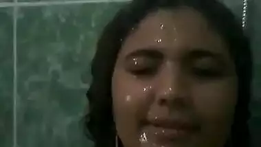 Sexy bhabhi bathing and showing her milk tanker