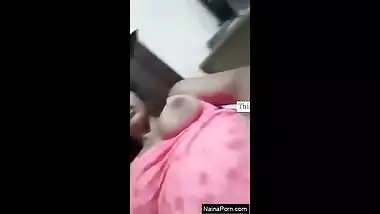 Today Exclusive- Cute Lankan Girl Sucking Her...