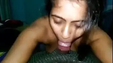 Bangalore girlfriend gives sensual blowjob to BF
