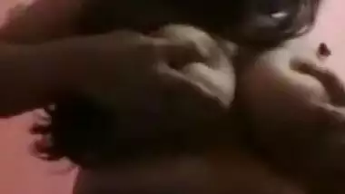 Sexy tamil Girl Showing Her Big Boobs In video Cal