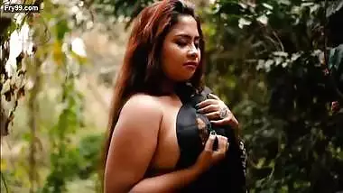 Parna Nude Saree Shoot video 2