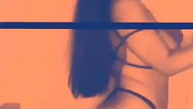Hot Model Strip showing shaggy boobs