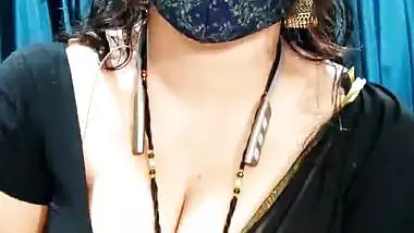 Desi sexy bhabhi live hot boobs showing