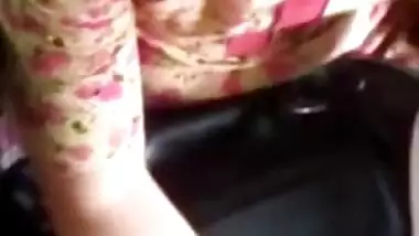 Sexy Desi Girl Deep Cleavage In Bus
