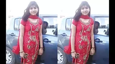 Sexy bhopal girl boobs pressed and fingered in car