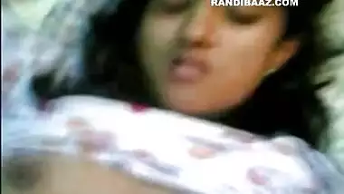 Tamil teen blowjob mms video of a young pretty girl.