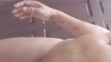 Desi housewife making her nude video before bathing