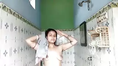 Sexy Bhabi Bath Videos