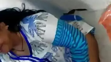 Desi Bhabhi Giving Handjob