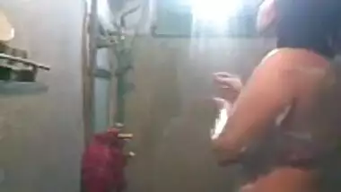 Big boobs desi aunty bathing mms video