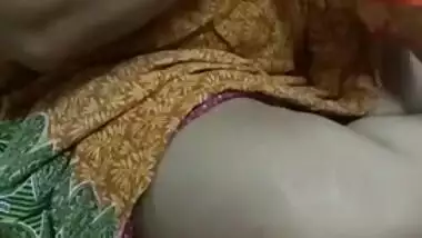 Indian seamstress' XXX melon is out and hubby films such a sexy thing