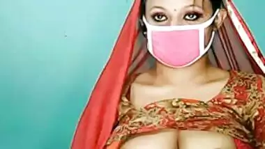 desi girl playing on webcam and showing her big boobs