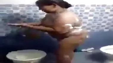 Chennai housewife bathing 