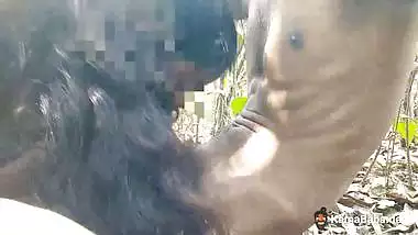 Poor village guy fucks his desi GF in the outdoor sex video