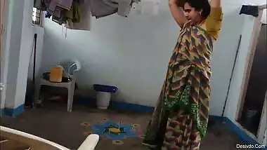 south indian sunita bhabhi nude saree change caught by devar voyeur cam