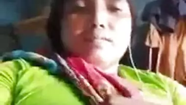 Lewd Dehati wife displaying her bare muff on live clip call