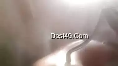 Today Exclusive-desi Bhabhi Showing Bathing To Lover On Video Call